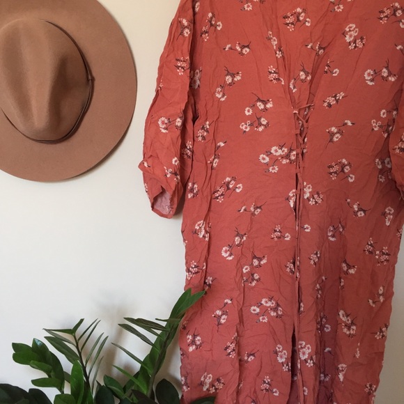 Flowered Kimono - Picture 2 of 3